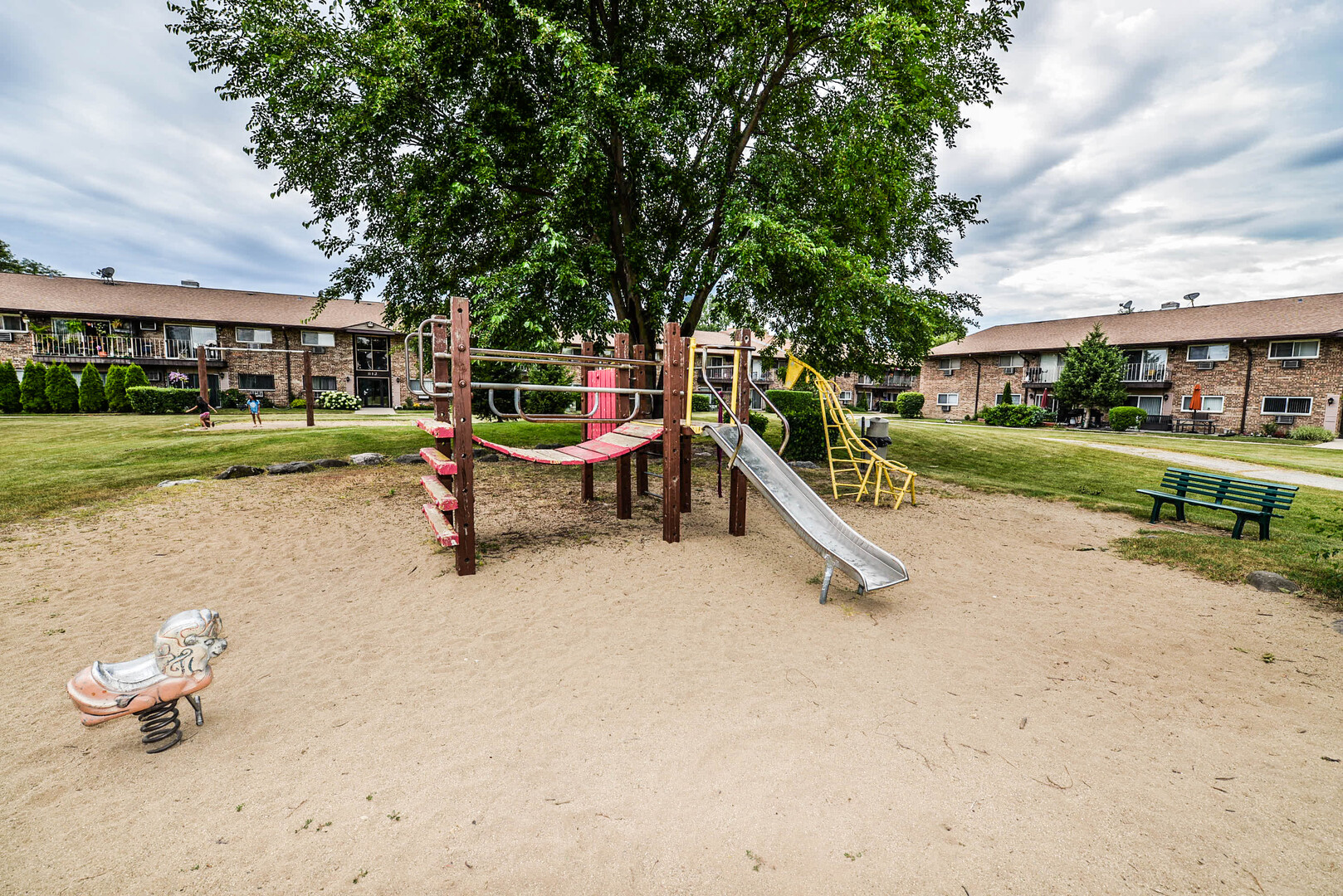814 East Old Willow Road, Unit 109 Prospect Heights, IL 60070 - Photo 34 of 36 a view of a house with backyard and a tree
