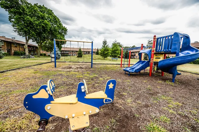 $215,900 | 814 East Old Willow Road, Unit 109, Prospect Heights, IL 60070