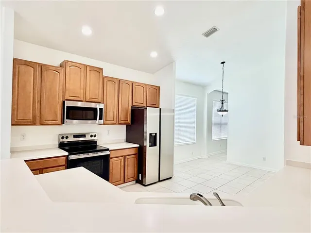 $2,600 | 5223 58th Terrace East, Bradenton, FL 34203