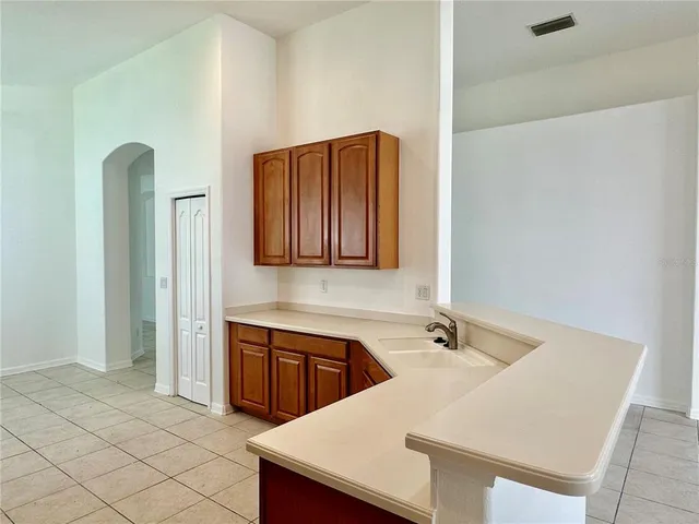 $2,600 | 5223 58th Terrace East, Bradenton, FL 34203