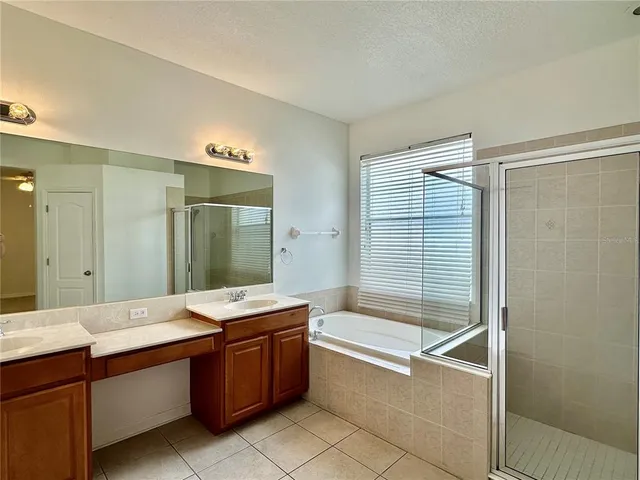 $2,600 | 5223 58th Terrace East, Bradenton, FL 34203