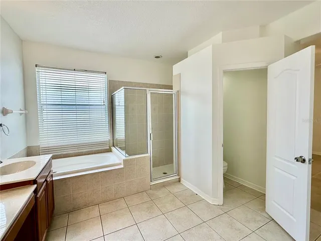 $2,600 | 5223 58th Terrace East, Bradenton, FL 34203