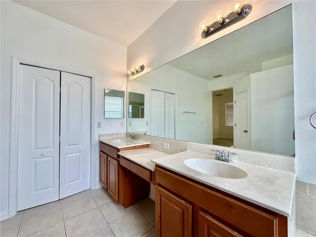 $2,600 | 5223 58th Terrace East, Bradenton, FL 34203