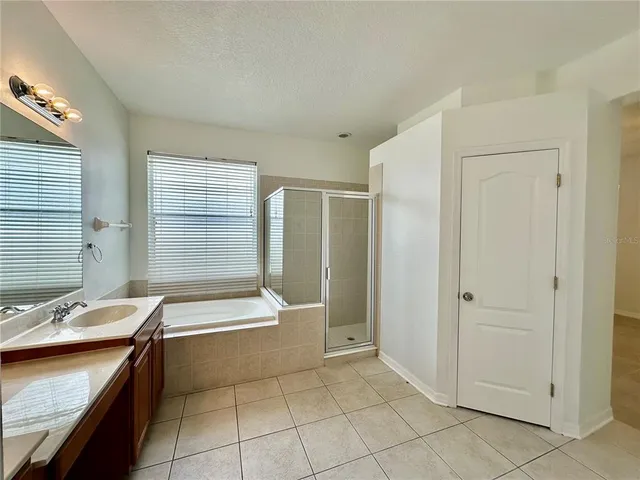 $2,600 | 5223 58th Terrace East, Bradenton, FL 34203