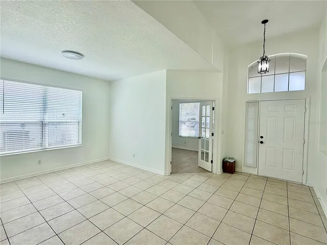 $2,600 | 5223 58th Terrace East, Bradenton, FL 34203