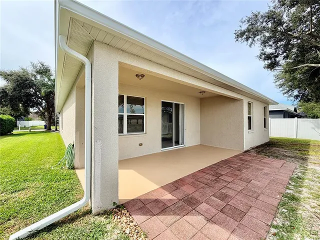 $2,600 | 5223 58th Terrace East, Bradenton, FL 34203