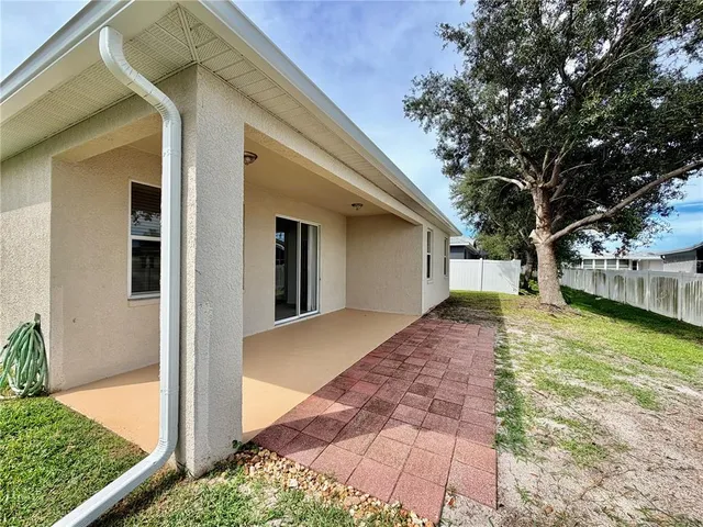 $2,600 | 5223 58th Terrace East, Bradenton, FL 34203
