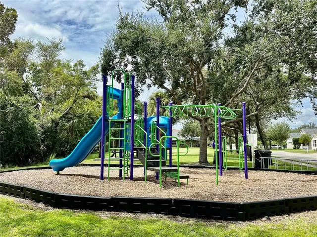 $2,600 | 5223 58th Terrace East, Bradenton, FL 34203