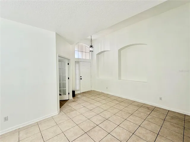 $2,600 | 5223 58th Terrace East, Bradenton, FL 34203