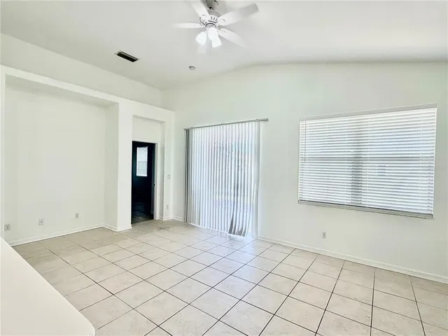 $2,600 | 5223 58th Terrace East, Bradenton, FL 34203