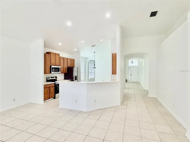 $2,600 | 5223 58th Terrace East, Bradenton, FL 34203