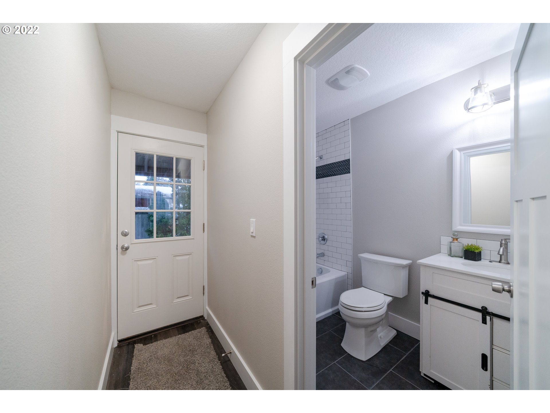4332 Southwest Marigold Street Portland, OR 97219 - Photo 16 of 17 Gallery Image 16
