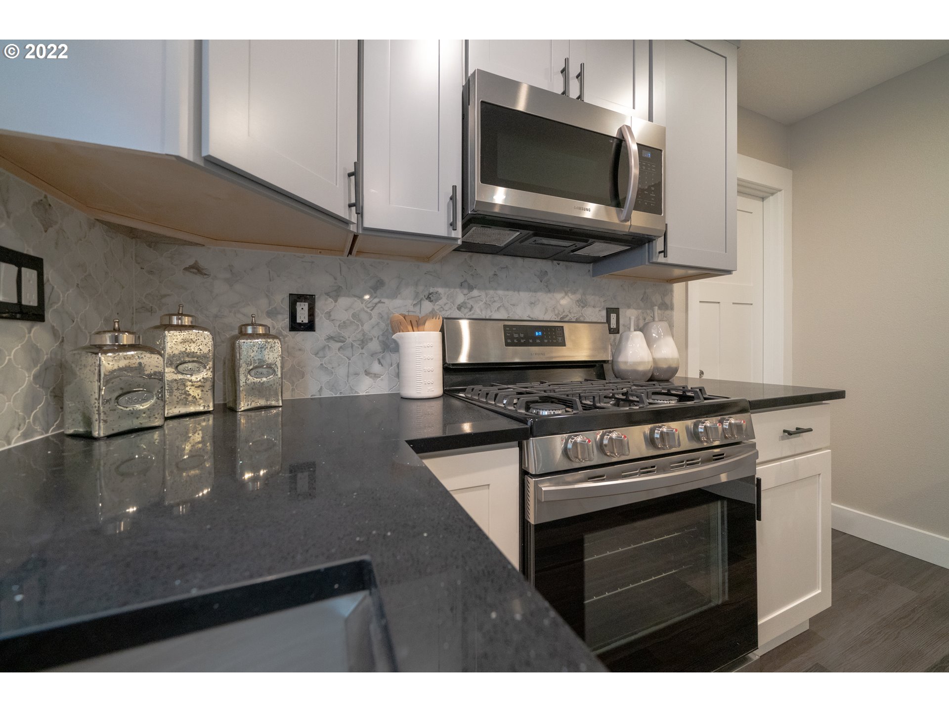 4332 Southwest Marigold Street Portland, OR 97219 - Photo 9 of 17 Gallery Image 9