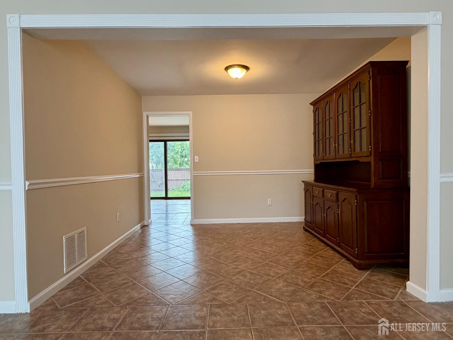377 Bolton Road East Windsor, NJ 08520 - Photo 8 of 31
