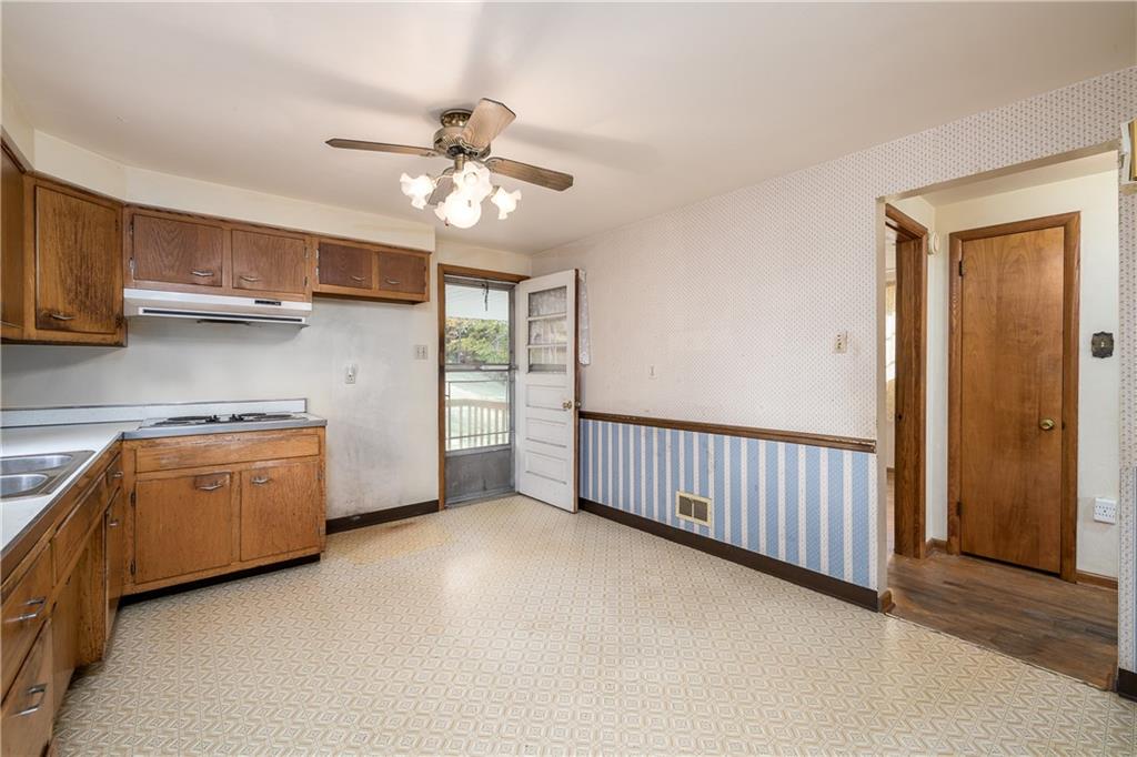 72 Fulton Road Canonsburg, PA 15317 - Photo 4 of 19 Gallery Image 4