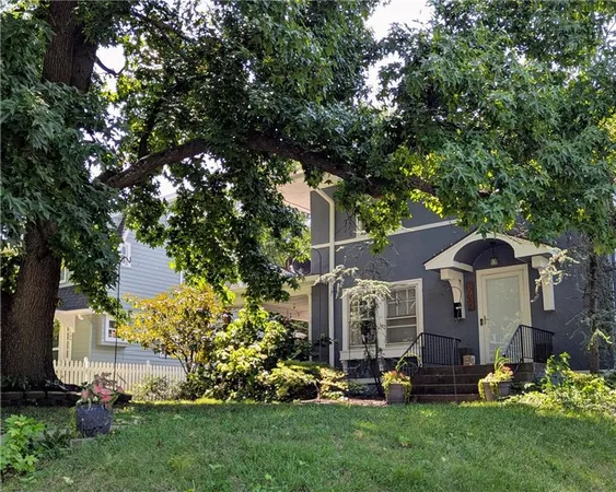 $400,000 | 5900 Oak Street, Kansas City, MO 64113
