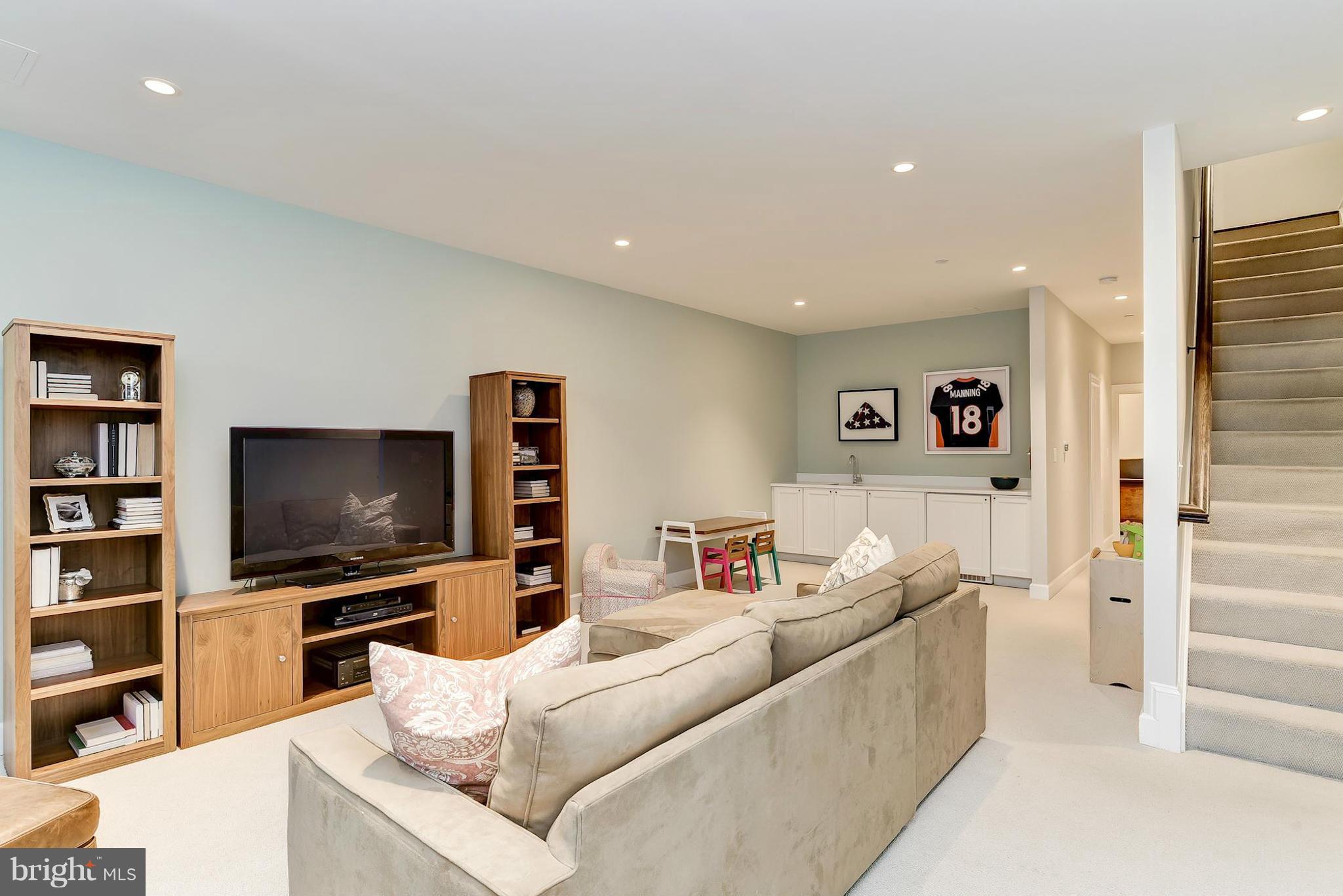 327 9th Street Northeast Washington, DC 20002 - Photo 22 of 30 Family Room