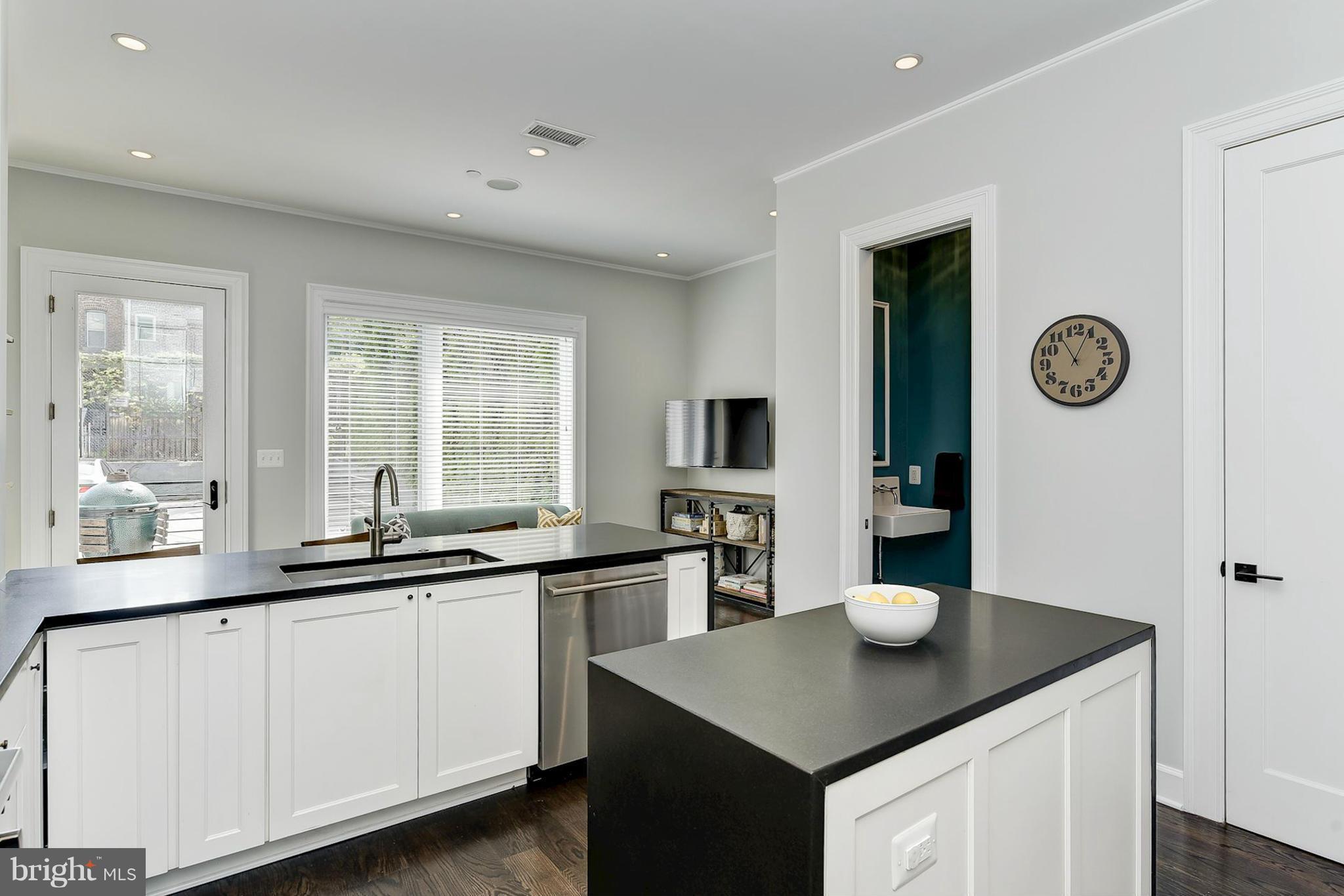 327 9th Street Northeast Washington, DC 20002 - Photo 9 of 30 Kitchen