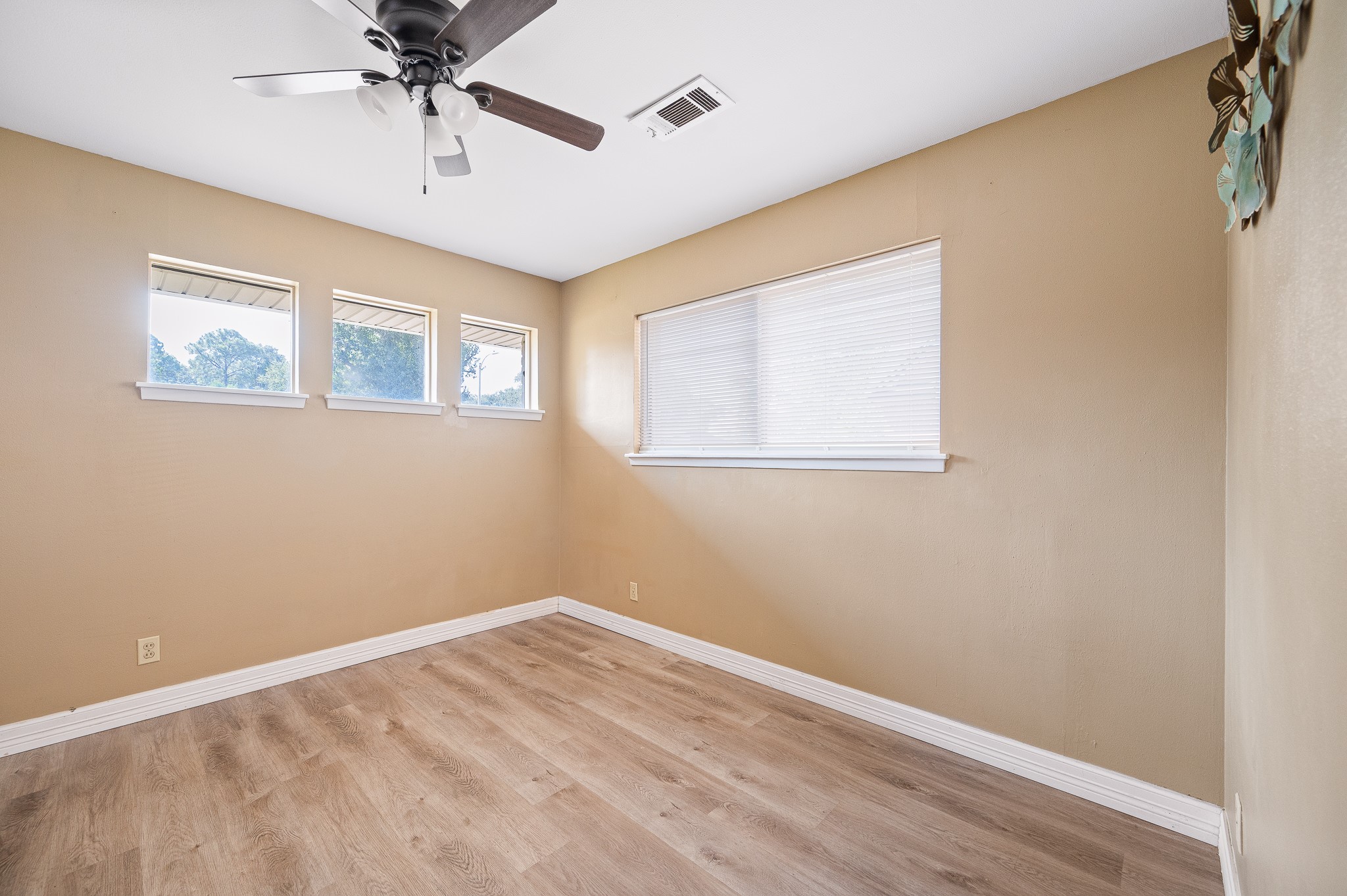8314 Edgemoor Drive Houston, TX 77036 - Photo 19 of 34 a view of an empty room with a window