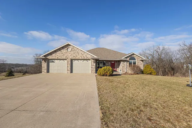 $449,900 | 3828 Courtney Court, Hazel Green, WI 53811