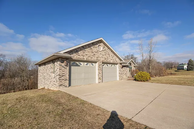 $439,900 | 3828 Courtney Court, Hazel Green, WI 53811