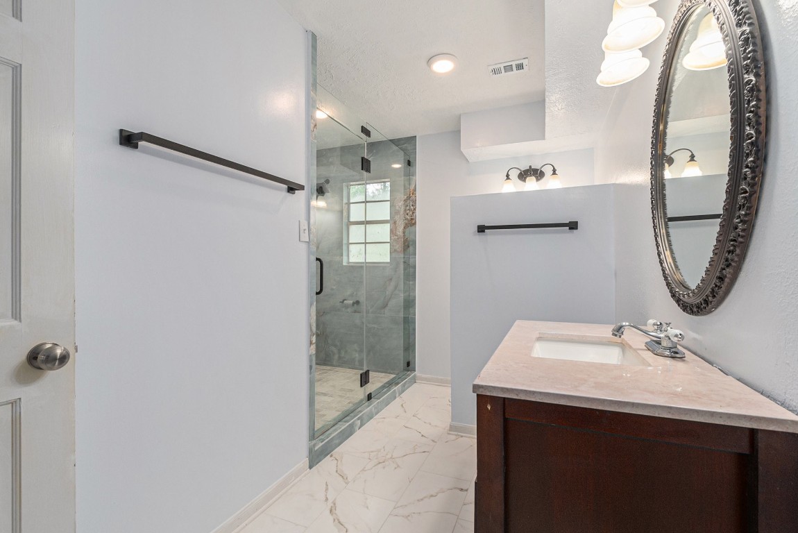 6307 Bayonne Drive Spring, TX 77389 - Photo 17 of 47 1st Floor Primary Bathroom