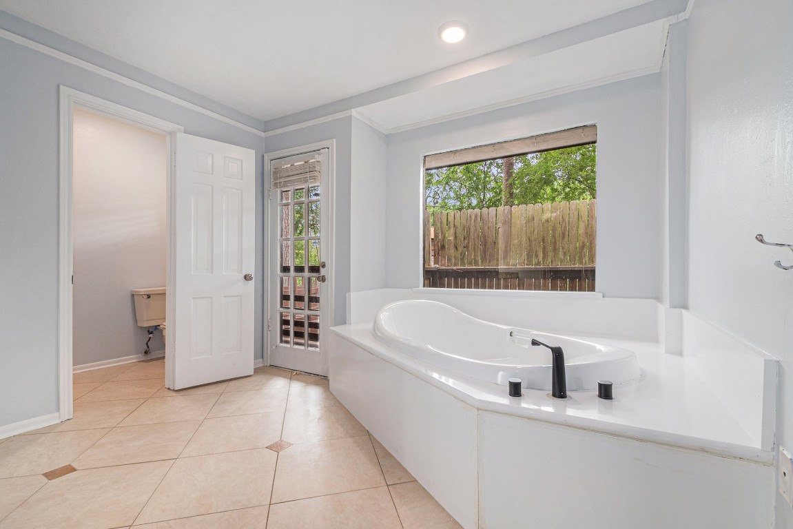 6307 Bayonne Drive Spring, TX 77389 - Photo 32 of 47 2nd Floor Primary Bathroom