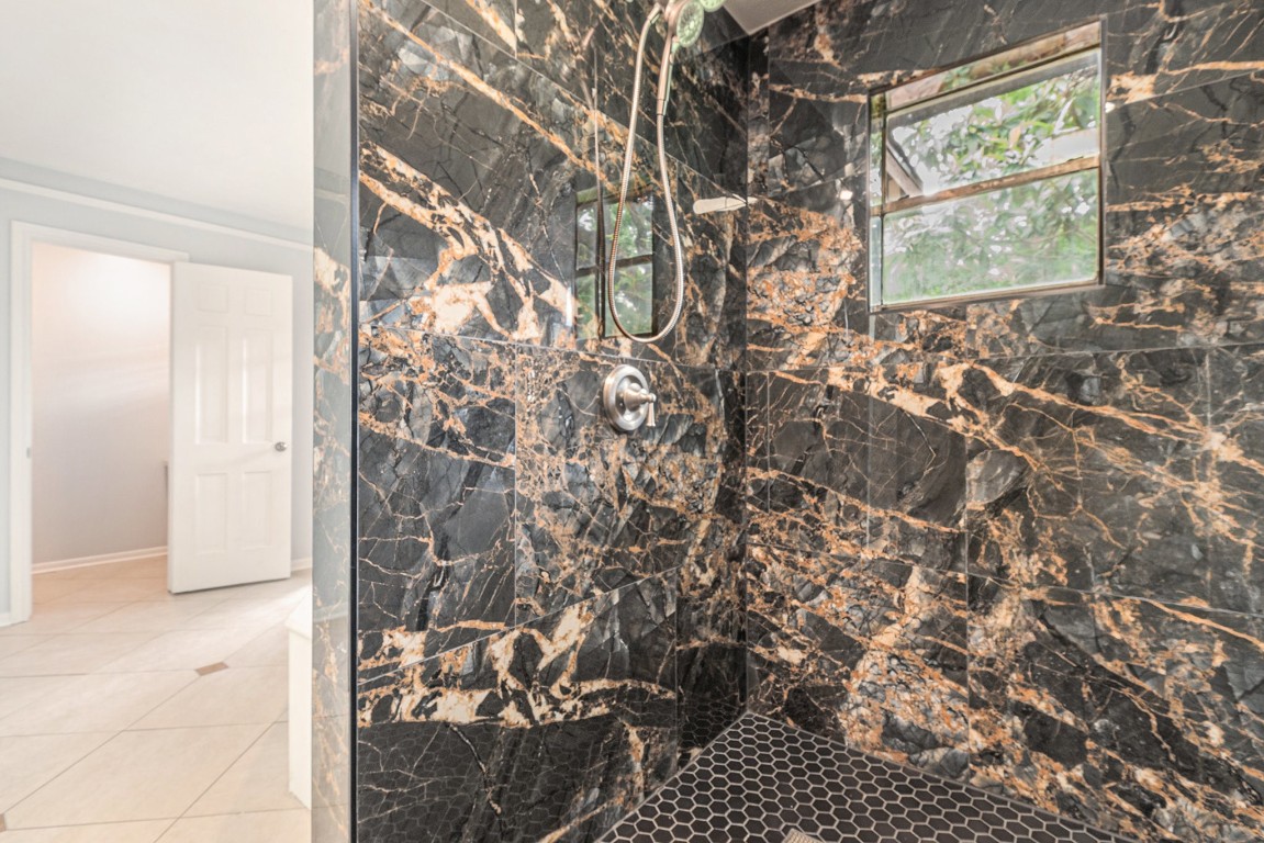 6307 Bayonne Drive Spring, TX 77389 - Photo 33 of 47 2nd Floor Primary Bathroom