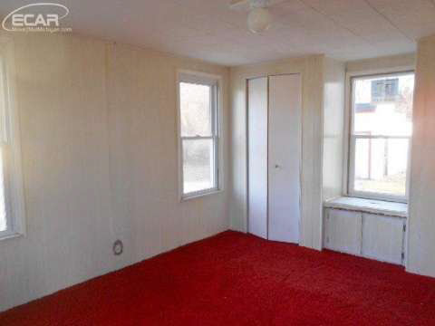 525 Pierson Road Flint, MI 48505 - Photo 8 of 17 20426875-7.JPG