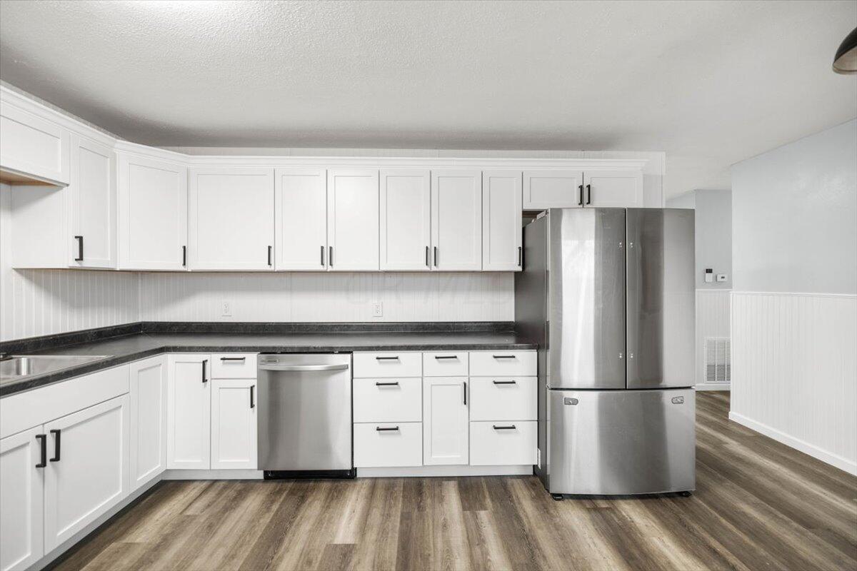 5226 Edgeview Road Columbus, OH 43207 - Photo 9 of 25 09-Kitchen-5226 Edgeview Rd -012