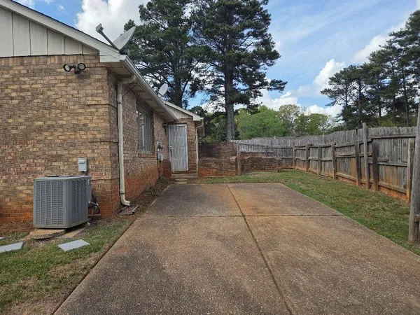 $1,800 | 2120 Fieldstone View Court Southeast, Conyers, GA 30013