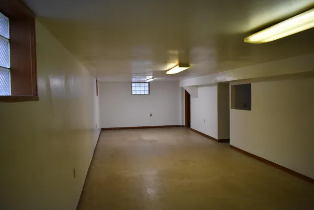 a view of a livingroom with an empty space