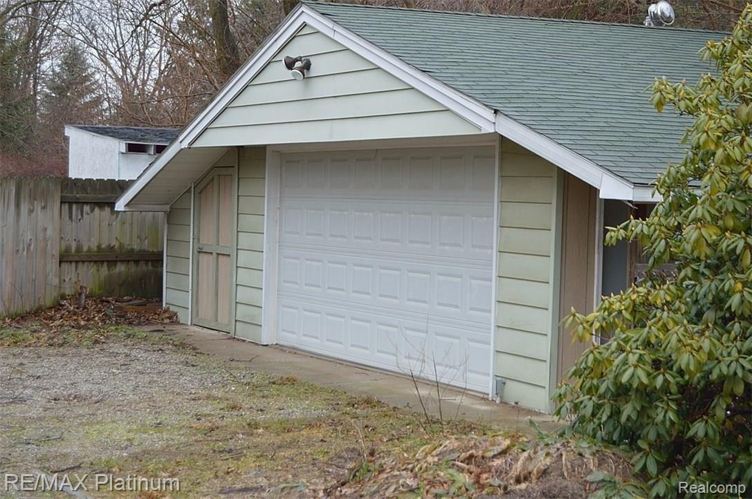 13746 Lenmoore Road Belleville, MI 48111 - Photo 7 of 56 DSC_0170.JPG