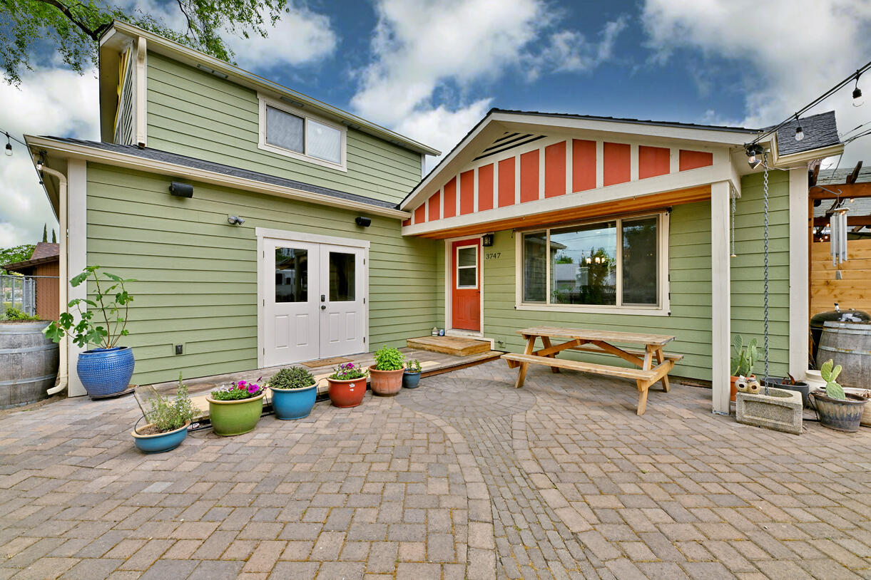3747 Hilsinger Road Phoenix, OR 97535 - Photo 1 of 34 a front view of a house with patio