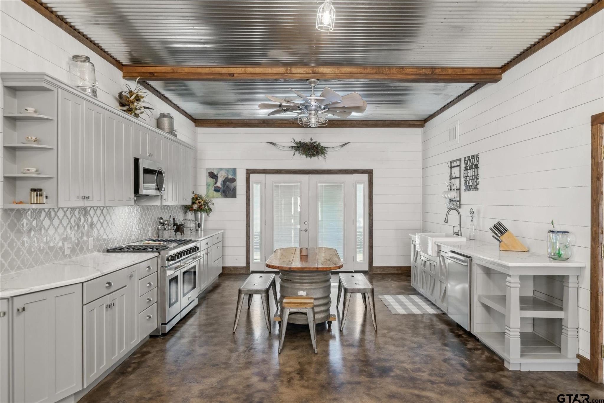 902 County Road 3710 Edgewood, TX 75117 - Photo 21 of 41 a kitchen with stainless steel appliances granite countertop lots of counter top space