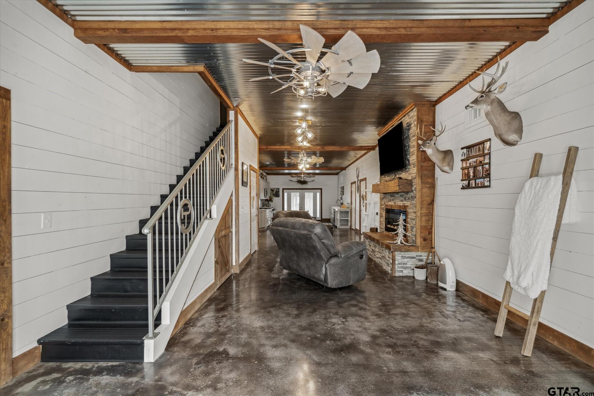 902 County Road 3710 Edgewood, TX 75117 - Photo 26 of 41 a view of entryway and hall