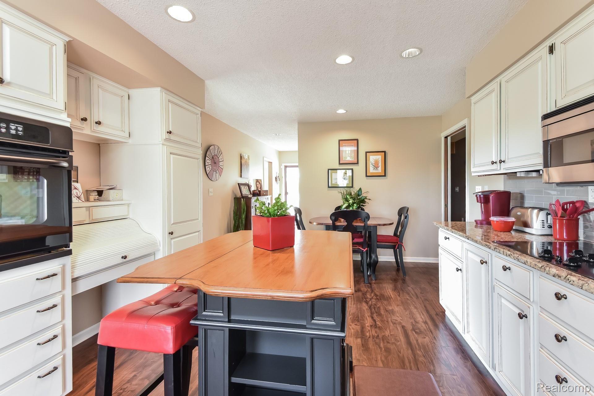 6350 Linden Road Fenton, MI 48430 - Photo 7 of 46 F478103E-58FE-43AD-9BF1-5C1DA204B906.jpeg