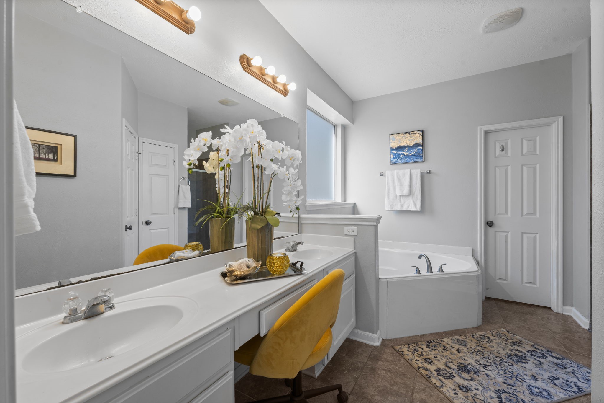 9011 Cedar Run Falls Tomball, TX 77375 - Photo 15 of 30 a living room with furniture and a table