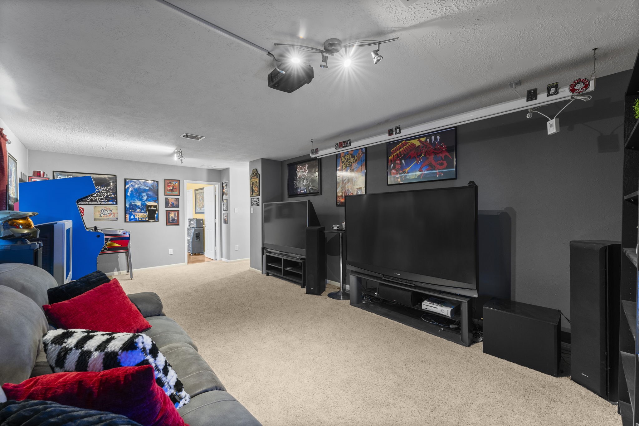 9011 Cedar Run Falls Tomball, TX 77375 - Photo 20 of 30 a living room with furniture and a flat screen tv