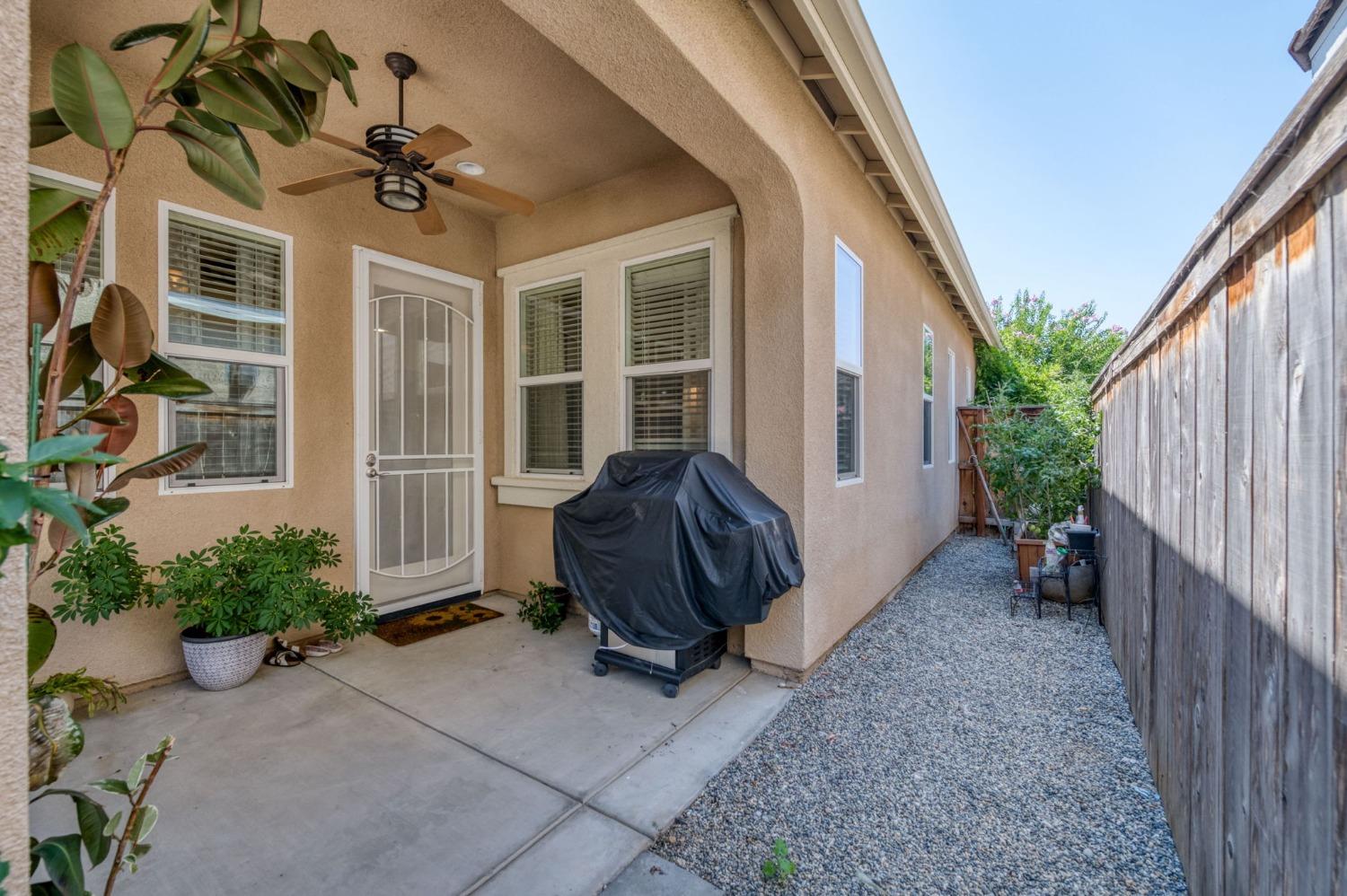 3275 Keats Avenue Clovis, CA 93619 - Photo 28 of 36 a view of outdoor space and porch