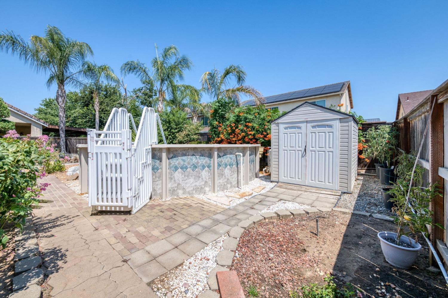 3275 Keats Avenue Clovis, CA 93619 - Photo 34 of 36 a front view of a house with a yard