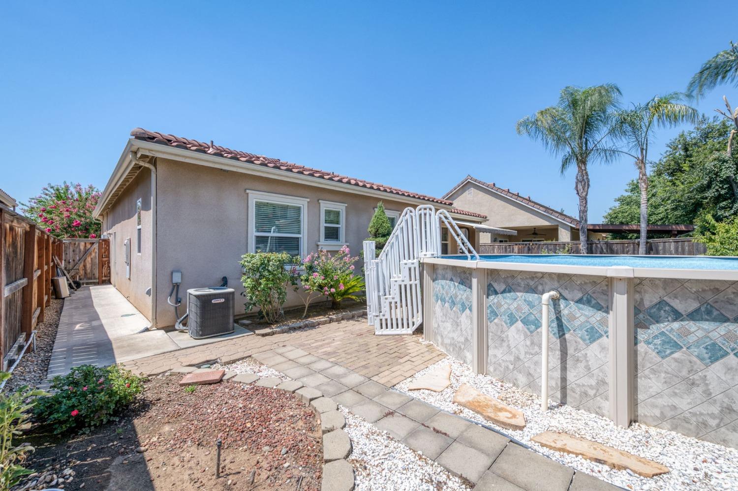 3275 Keats Avenue Clovis, CA 93619 - Photo 35 of 36 a front view of a house with garden