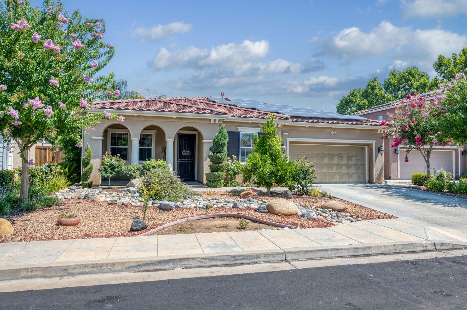 3275 Keats Avenue Clovis, CA 93619 - Photo 7 of 36 a front view of a house with garden