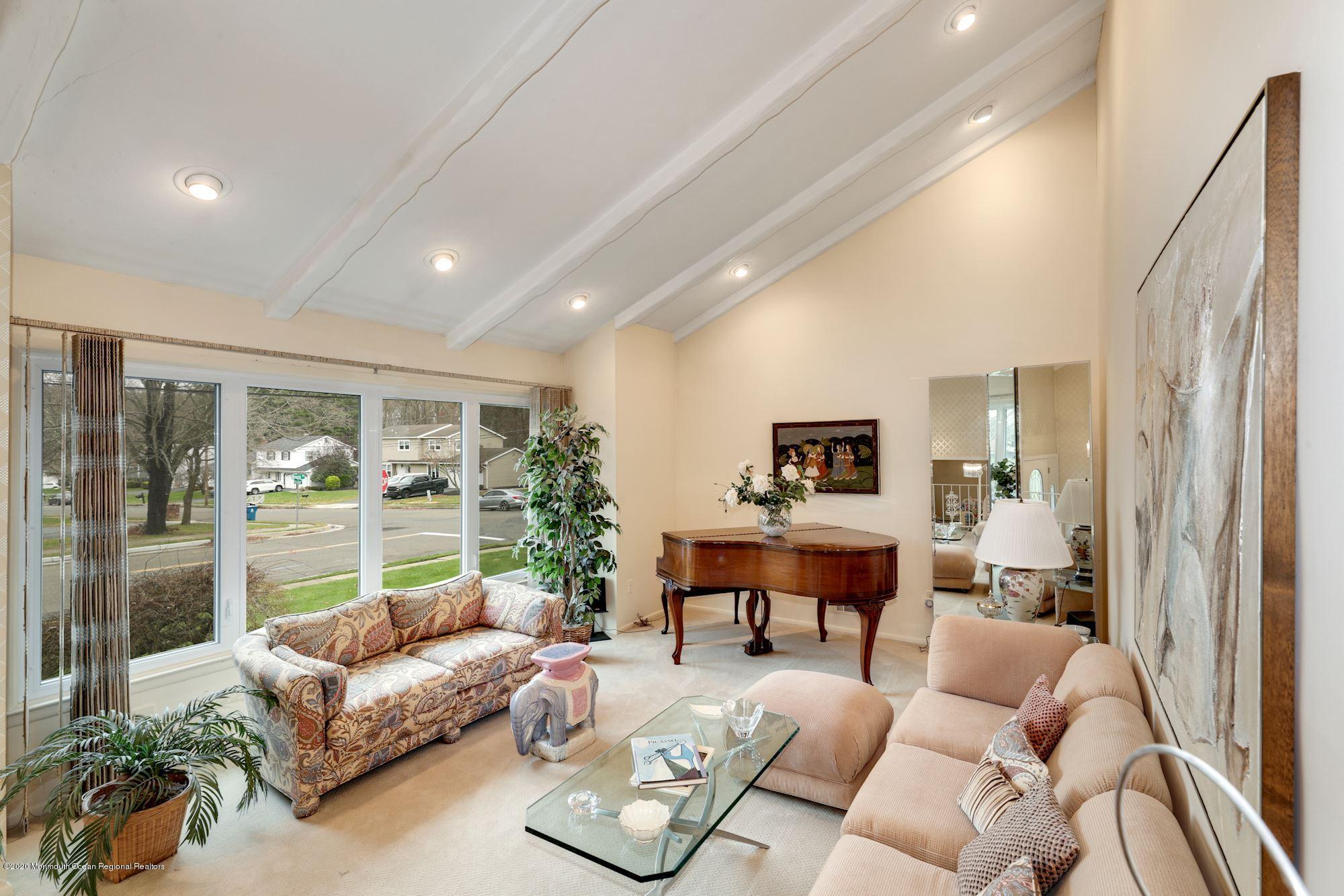 1 Bruce Road Morganville, NJ 07751 - Photo 7 of 31 LIVING ROOM