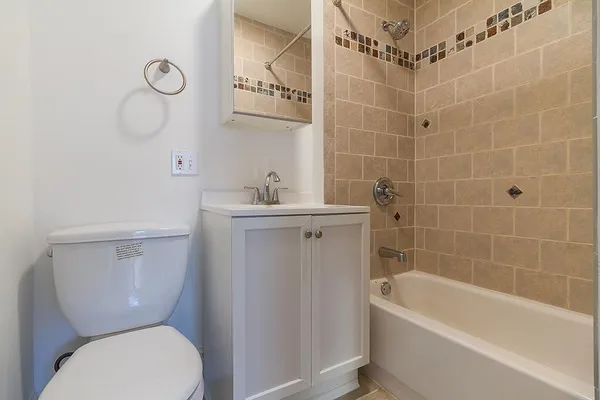$2,900 | 412 2nd Street, Unit 2, Jersey City, NJ 07302