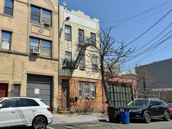 $2,900 | 412 2nd Street, Unit 2, Jersey City, NJ 07302
