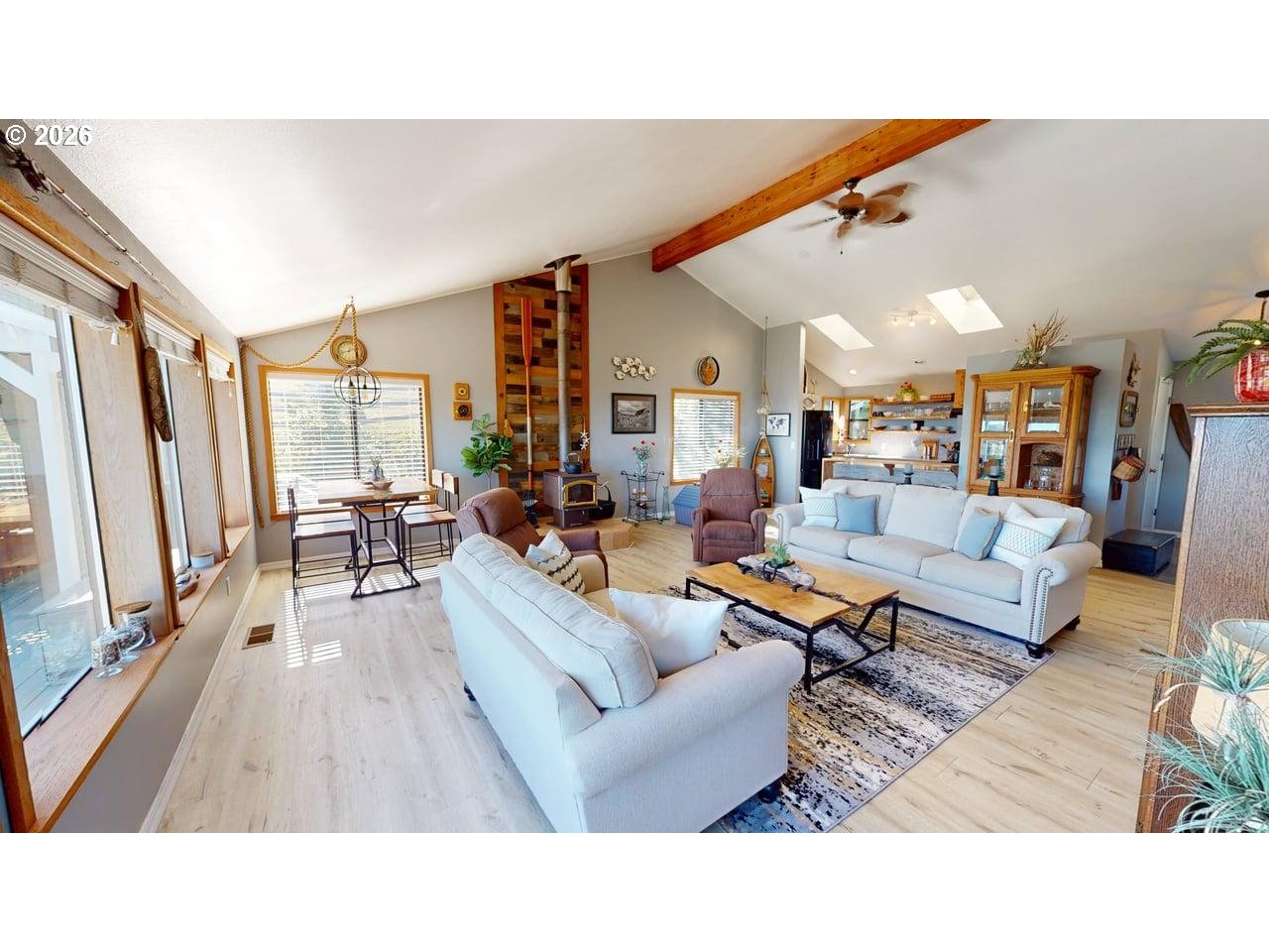 27840 Thimbleberry Road Gold Beach, OR 97444 - Photo 6 of 43 Living Room