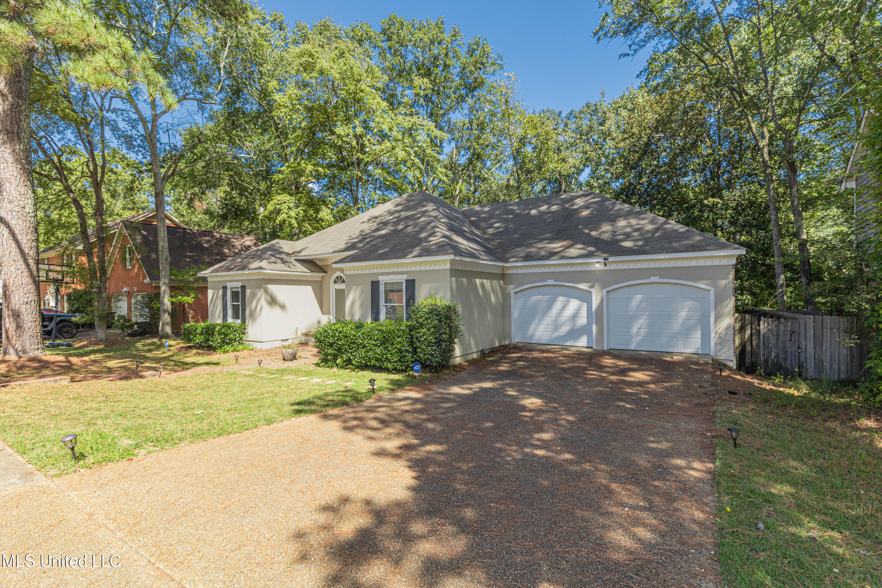1046 Newland Street Jackson, MS 39211 - Photo 3 of 45 IMG_6097
