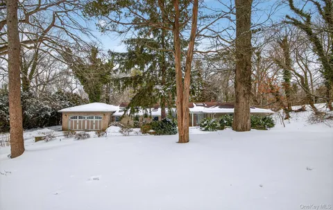 $10,000 | 11 Juneau Boulevard, Woodbury, NY 11797