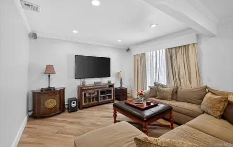 $10,000 | 11 Juneau Boulevard, Woodbury, NY 11797
